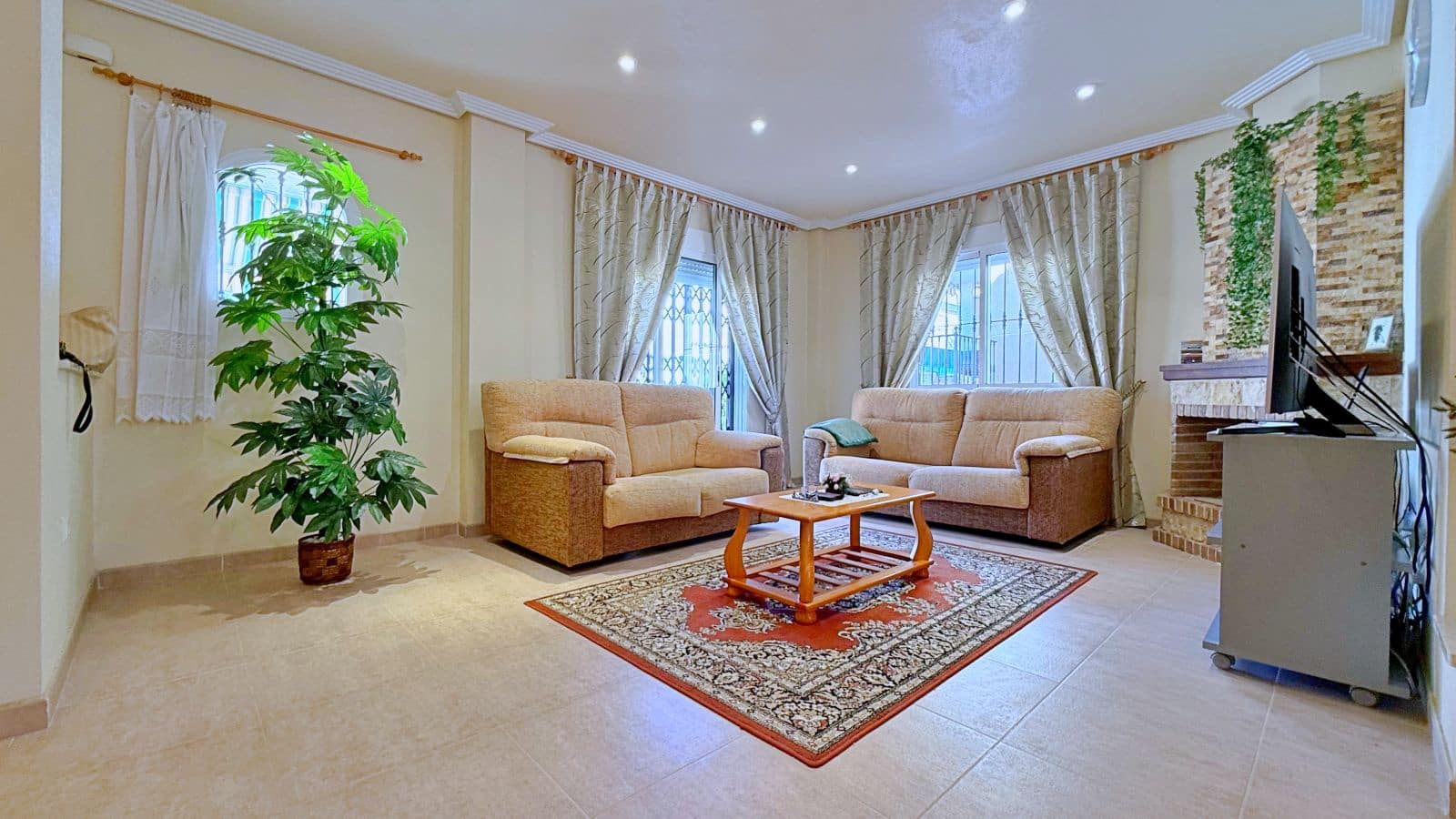 4 chambre Villa/Maison à vendre à Orihuela Costa avec piscine garage - 379 000 € (Ref: 10039491)