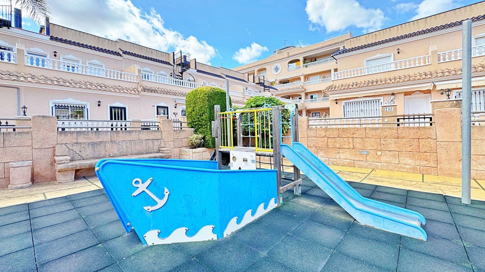 3 camera da letto Villetta Bifamiliare in vendita in Villamartin con piscina garage - 272.900 € (Rif: 10039492)