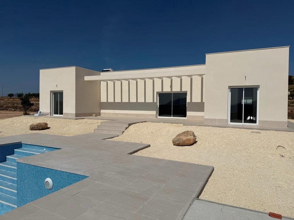 3 bedroom Villa for sale in Pinoso with pool - € 356,000 (Ref: 10039514)