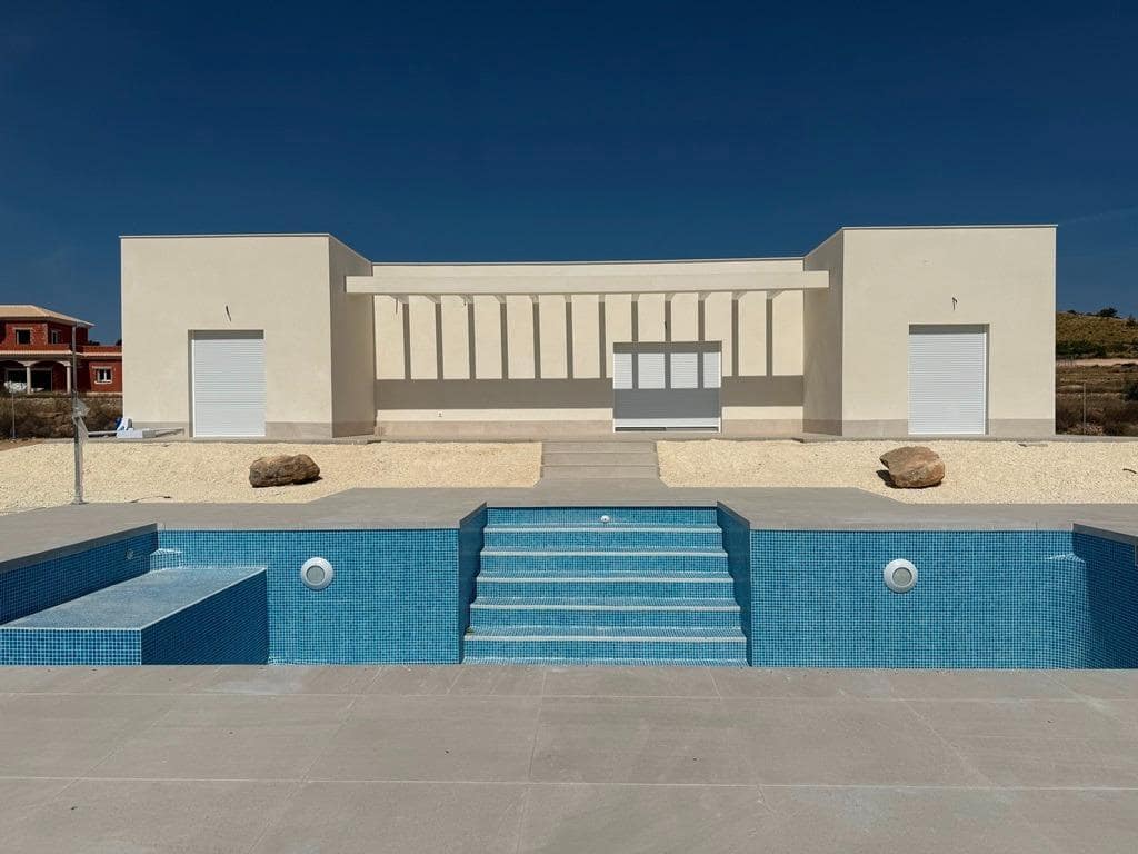 3 bedroom Villa for sale in Pinoso with pool - € 356,000 (Ref: 10039514)