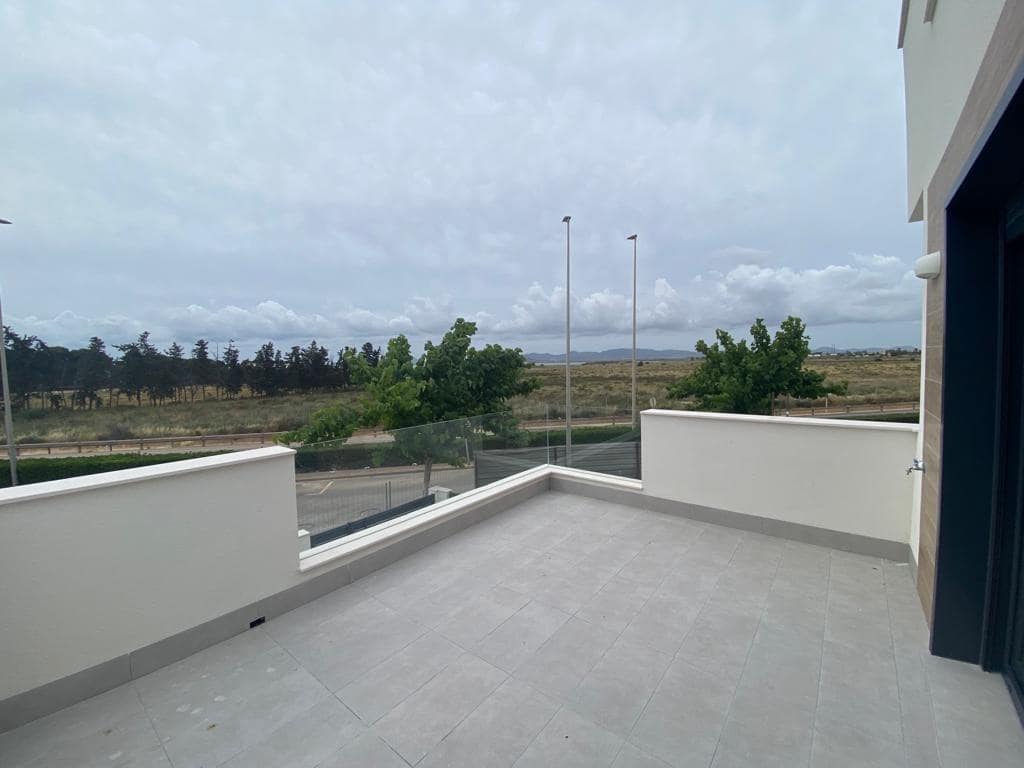 Chalet de 3 habitaciones en Los Alcázares en venta con piscina garaje - 419.900 € (Ref: 10039530)