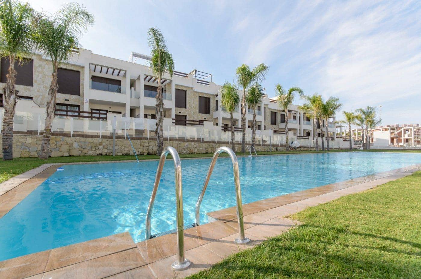 2 bedroom Bungalow for sale in Los Balcones with pool garage - € 300,000 (Ref: 10039675)