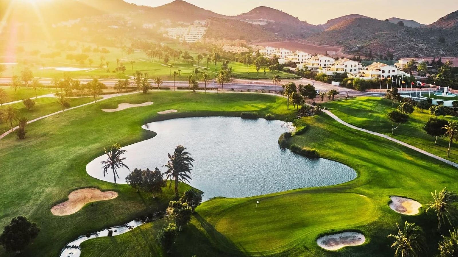 Adosado de 3 habitaciones en La Manga del Mar Menor en venta con piscina - 285.631 € (Ref: 10039680)