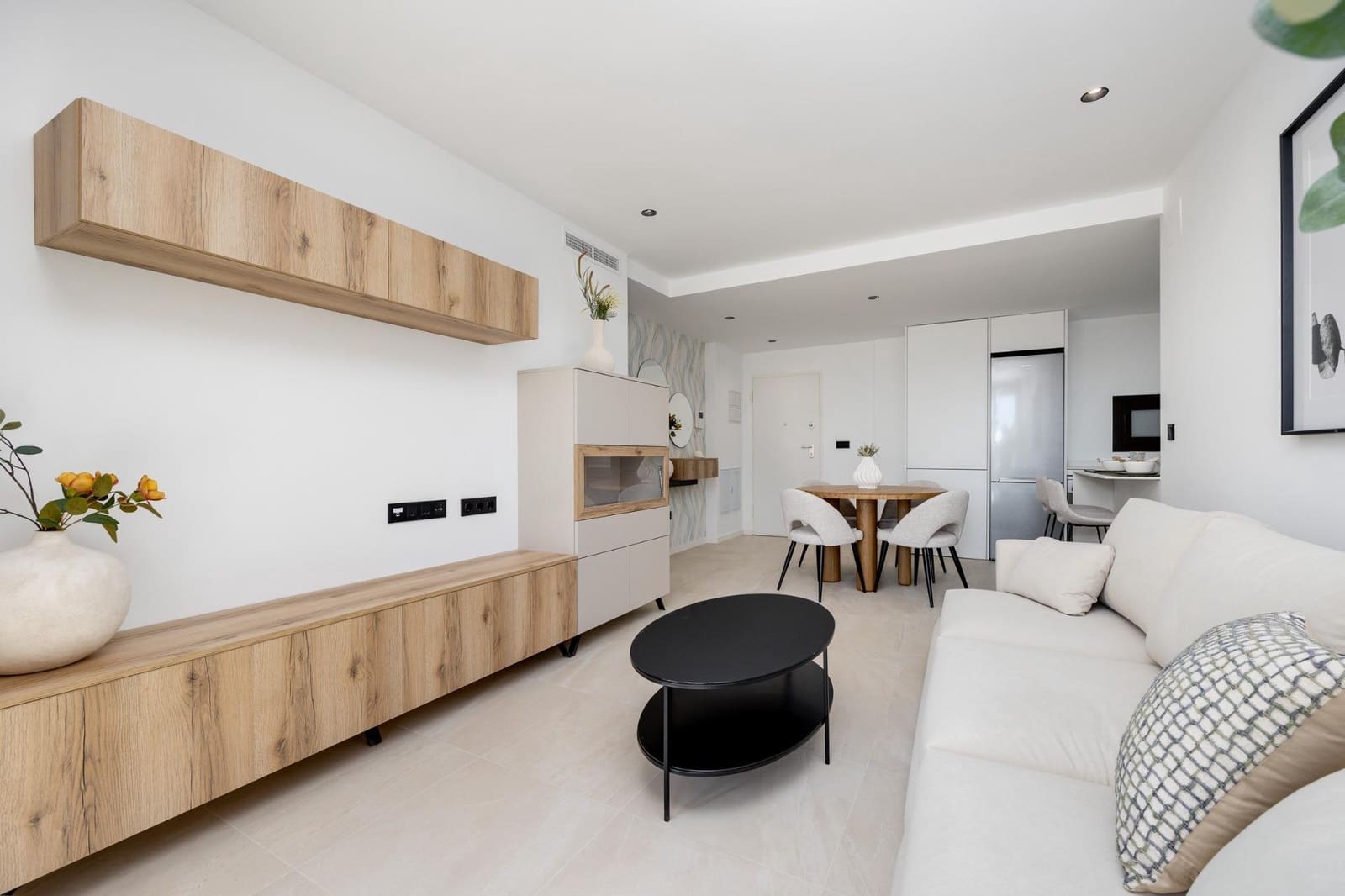 2 soverom Leilighet til salgs i Los Alcazares med svømmebasseng garasje - € 275 000 (Ref: 10039714)