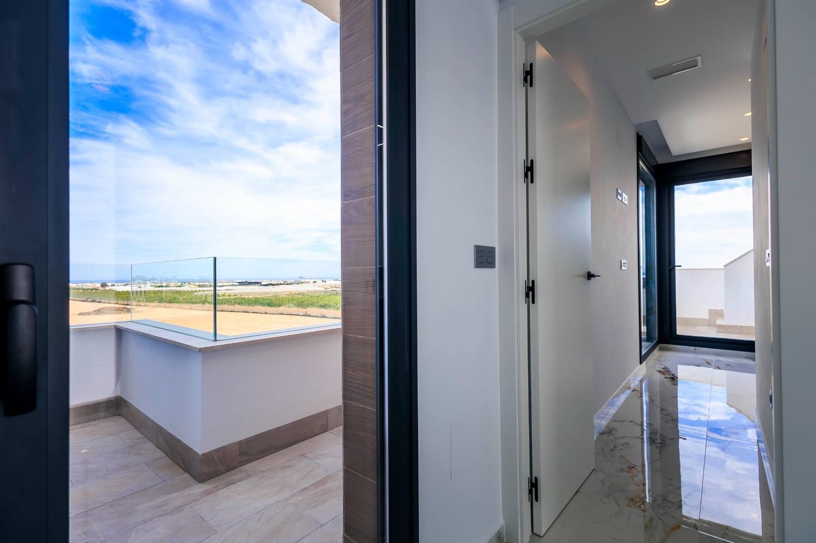 Chalet de 3 habitaciones en Pilar de la Horadada en venta con piscina garaje - 420.000 € (Ref: 10039755)