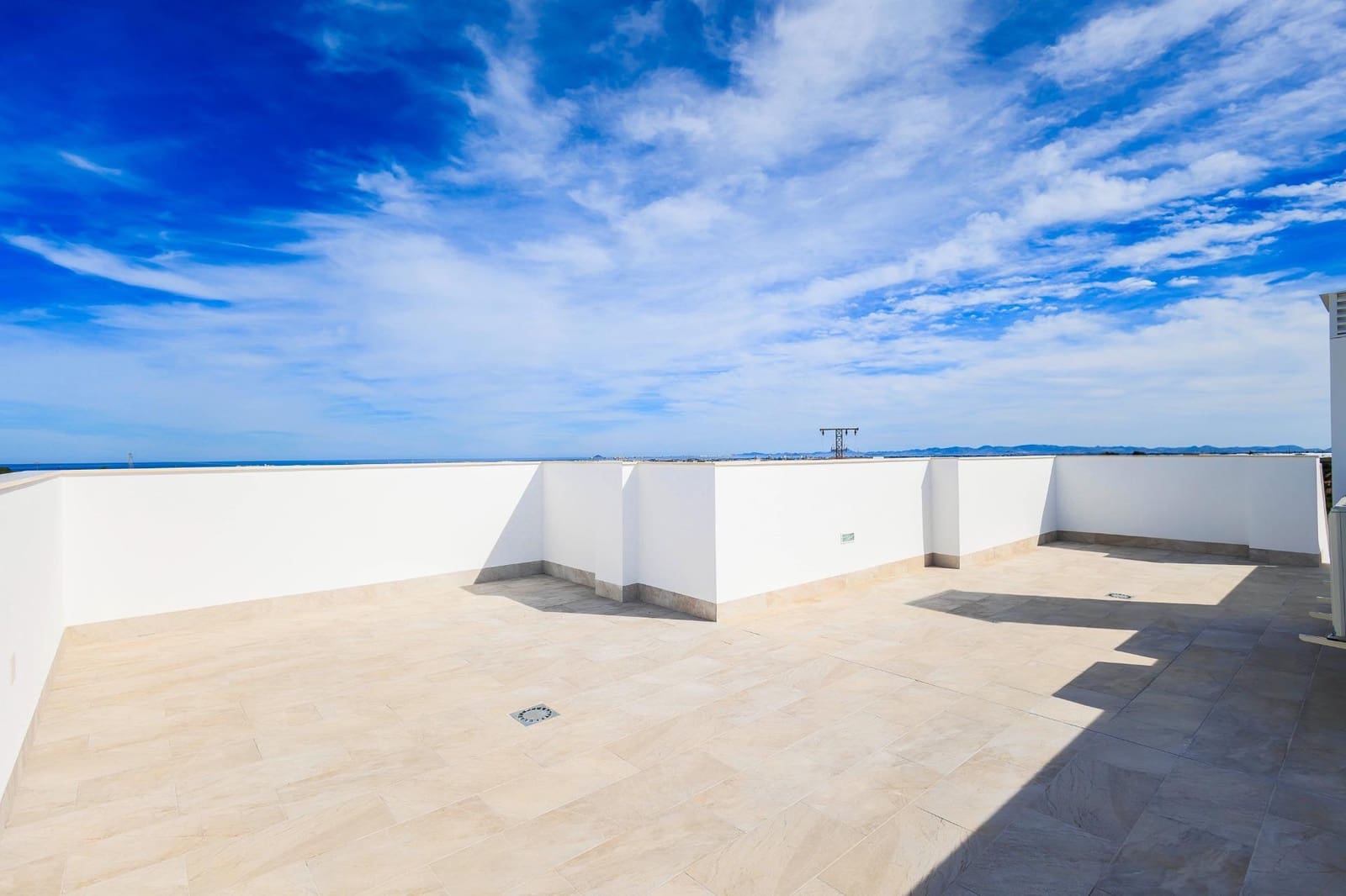 Chalet de 3 habitaciones en Pilar de la Horadada en venta con piscina garaje - 420.000 € (Ref: 10039755)