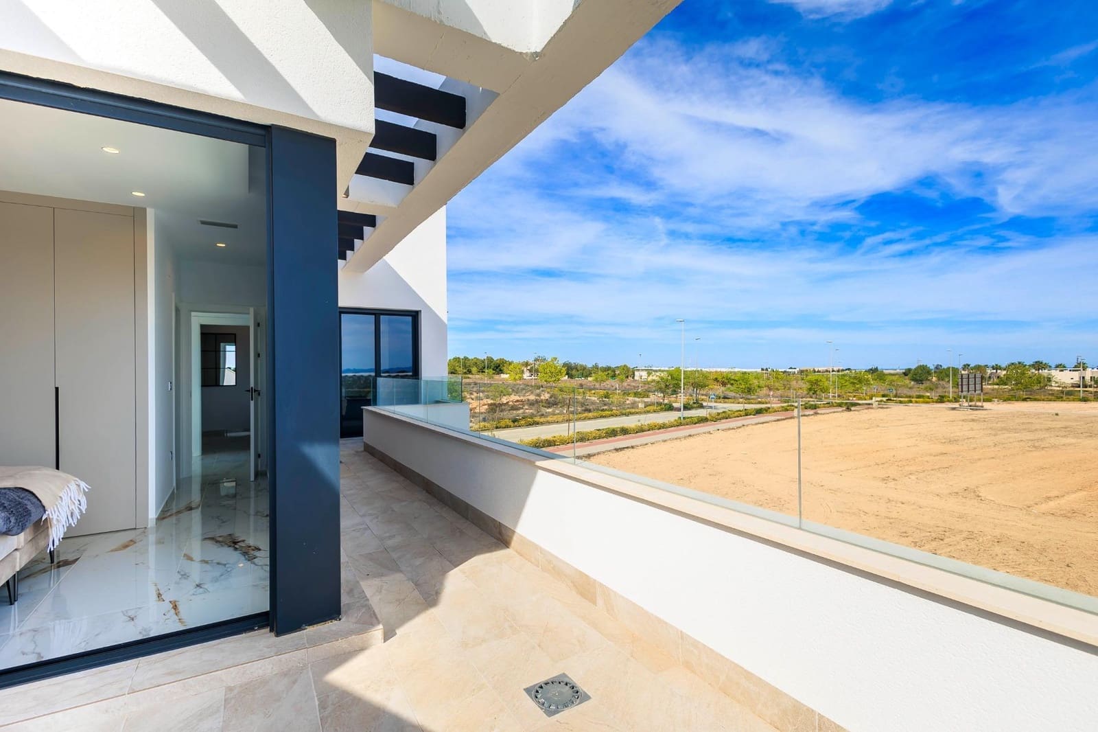 Chalet de 3 habitaciones en Pilar de la Horadada en venta con piscina garaje - 420.000 € (Ref: 10039755)