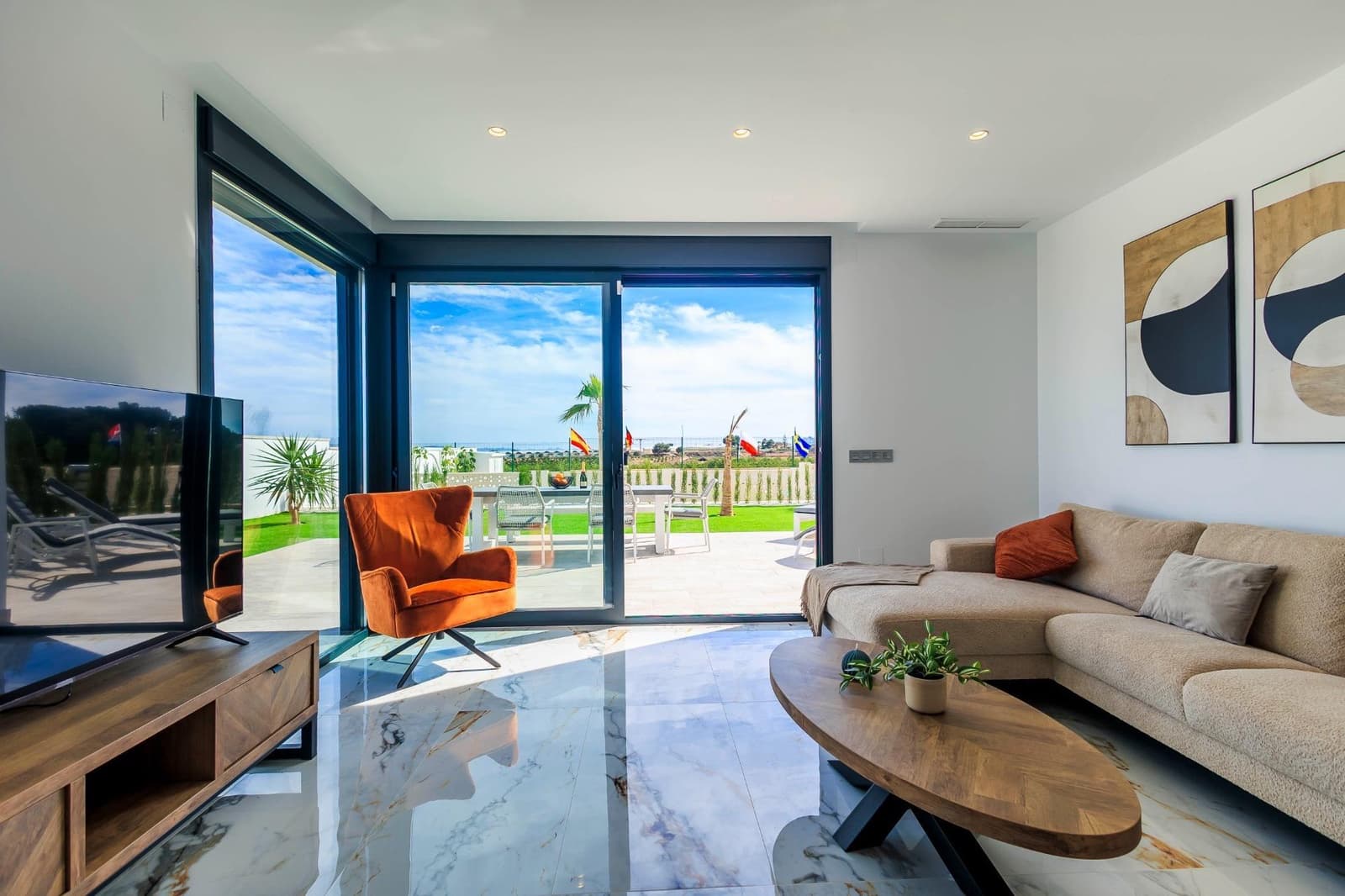 Chalet de 3 habitaciones en Pilar de la Horadada en venta con piscina garaje - 420.000 € (Ref: 10039755)