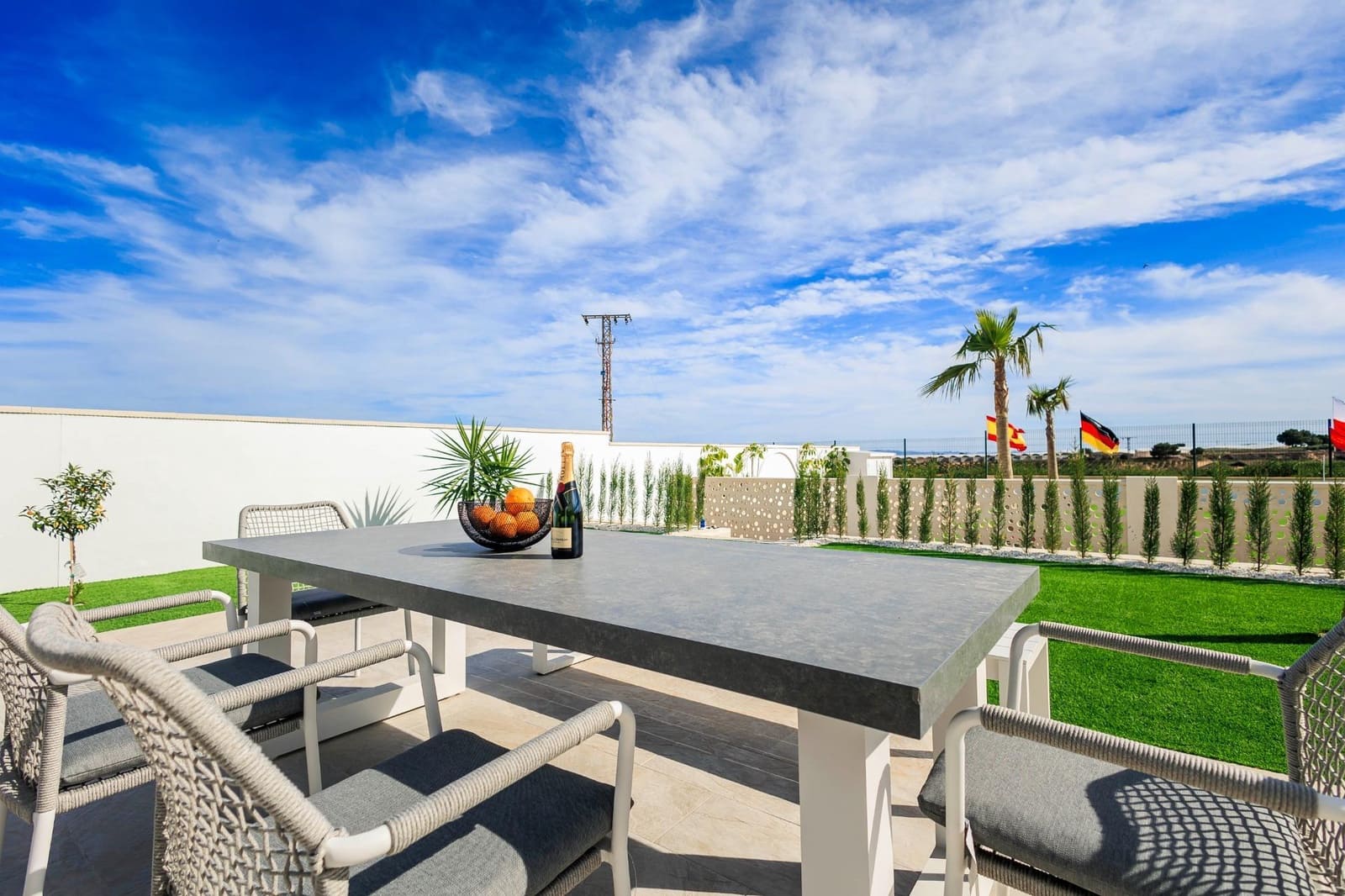 Chalet de 3 habitaciones en Pilar de la Horadada en venta con piscina garaje - 420.000 € (Ref: 10039755)