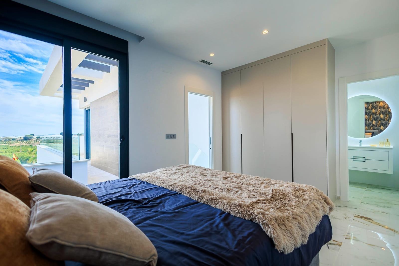 Chalet de 3 habitaciones en Pilar de la Horadada en venta con piscina garaje - 420.000 € (Ref: 10039755)