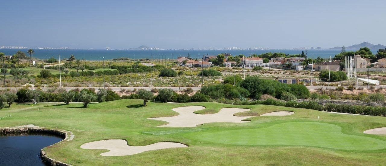 Chalet de 3 habitaciones en Los Alcázares en venta con garaje - 397.650 € (Ref: 10039757)