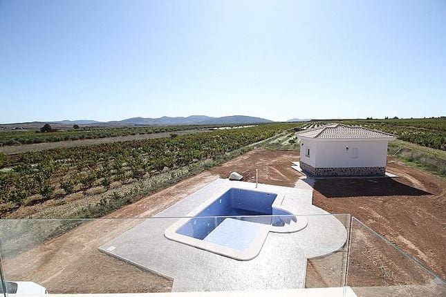 4 Zimmer Villa zu verkaufen in Pinoso mit Pool Garage - 375.000 € (Ref: 10039770)
