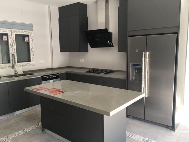 3 quarto Moradia para venda em Pinoso com piscina garagem - 398 000 € (Ref: 10039771)