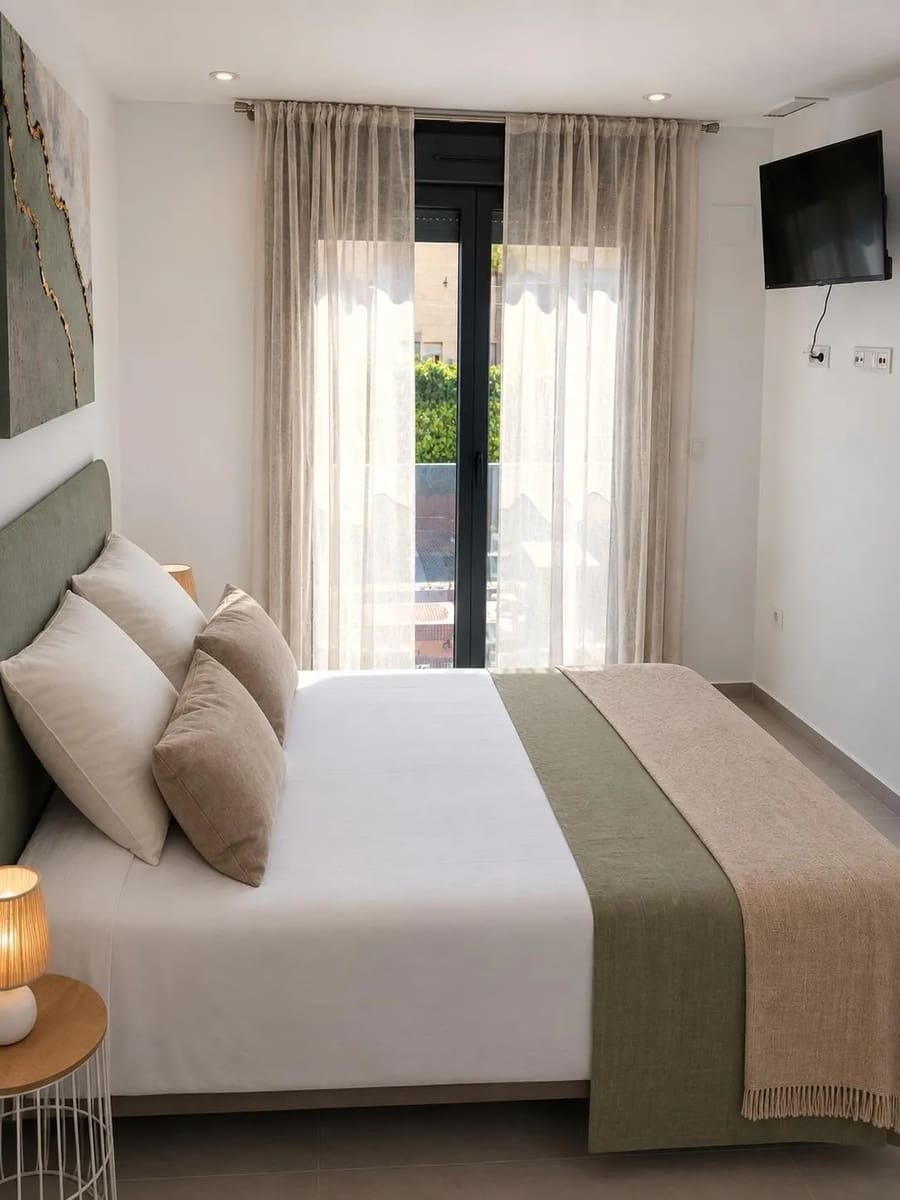 Apartamento de 2 habitaciones en Torrevieja en venta con piscina garaje - 269.000 € (Ref: 10174843)