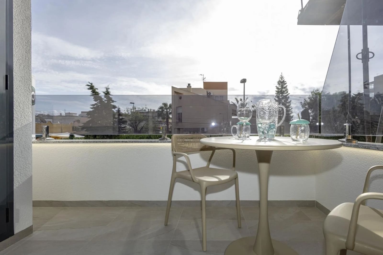 Apartamento de 2 habitaciones en Torrevieja en venta con piscina garaje - 269.000 € (Ref: 10174843)