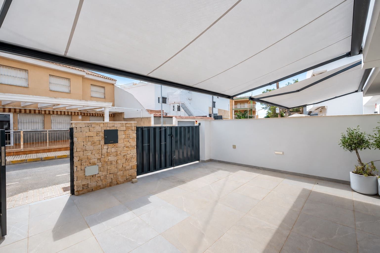 3 slaapkamer Huis te koop in Pilar de la Horadada met zwembad garage - € 515.000 (Ref: 10184043)