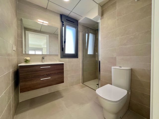 3 soveværelse Villa til salg i Villamartin, Orihuela med swimmingpool - € 409.000 (Ref: 8767411)