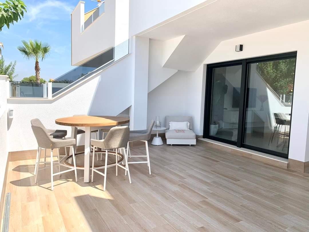 2 quarto Apartamento para venda em Pilar de la Horadada com piscina - 225 000 € (Ref: 9113959)