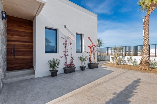 Chalet de 3 habitaciones en Mar de Cristal, Cartagena en venta con piscina - 549.000 € (Ref: 9231412)