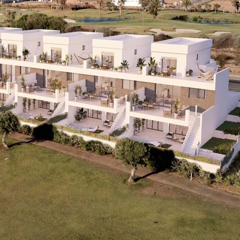 3 makuuhuone Omakotitalo myytävänä paikassa Las Lomas de Rame - Bahía Bella, Los Alcázares mukana uima-altaan 
autotalli - 720 000 € (Ref: 9231447)