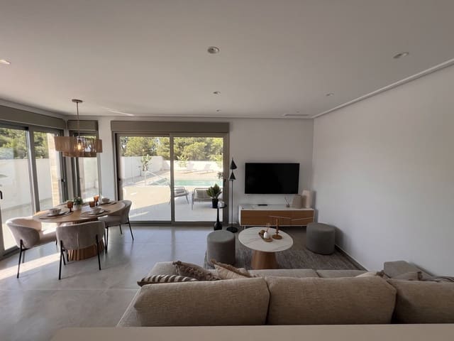 3 bedroom Villa for sale in Pilar de la Horadada ciudad, Pilar de la Horadada with pool - € 474,000 (Ref: 9236164)