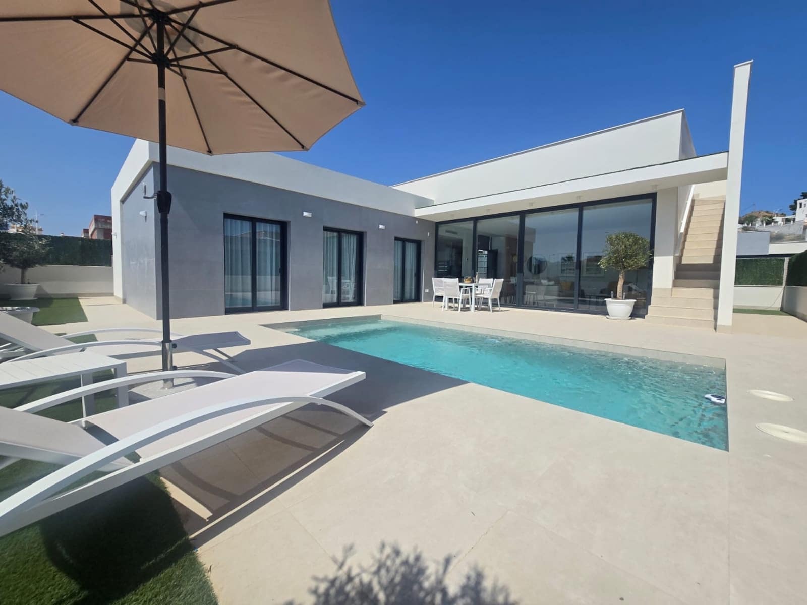 3 soverom Villa til salgs i Almeria by med svømmebasseng - € 525 000 (Ref: 9236166)