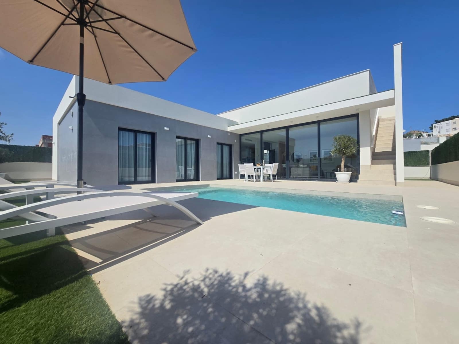3 soverom Villa til salgs i Almeria by med svømmebasseng - € 525 000 (Ref: 9236166)