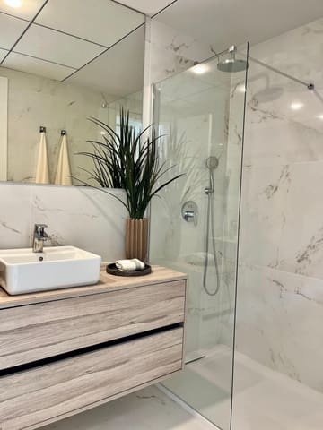 2 slaapkamer Appartement te koop in Benidorm met zwembad - € 655.000 (Ref: 9254771)