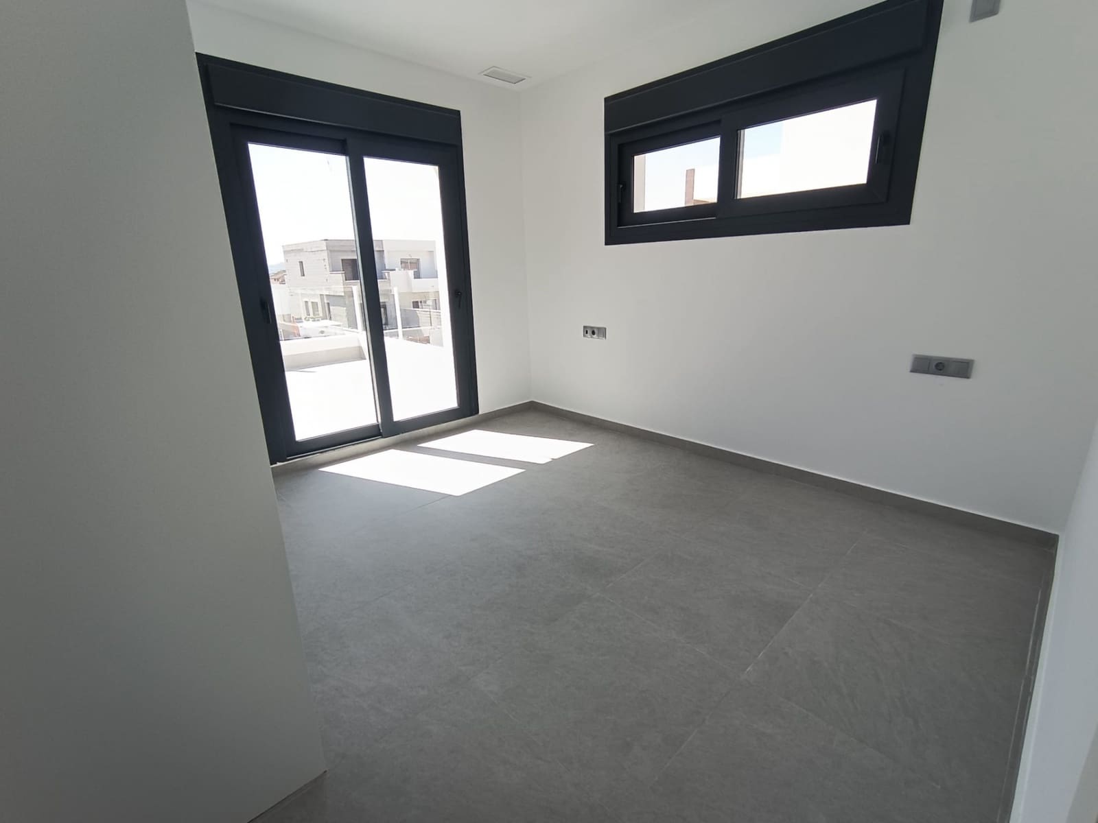 3 slaapkamer Villa te koop in Daya Nueva met zwembad garage - € 299.000 (Ref: 9288046)