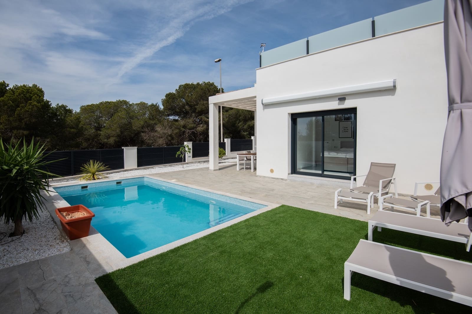 3 bedroom Villa for sale in Pilar de la Horadada with pool - € 422,000 (Ref: 9291176)
