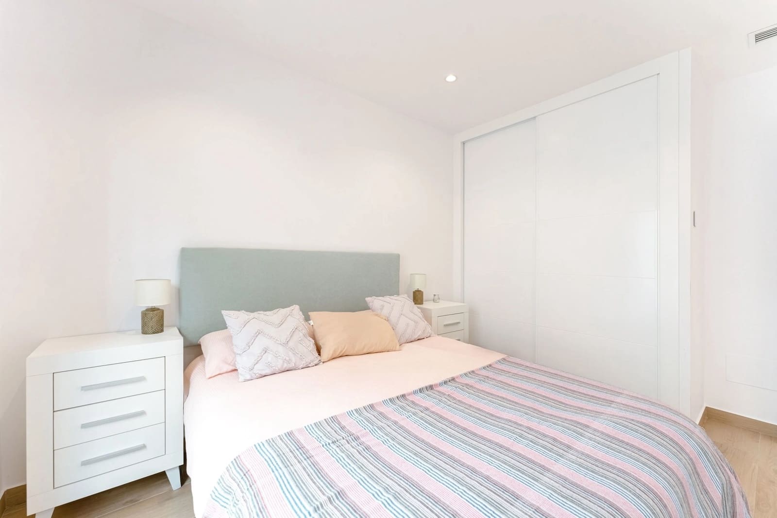 3 soveværelse Byhus til salg i Pilar de la Horadada med swimmingpool - € 379.000 (Ref: 9297108)