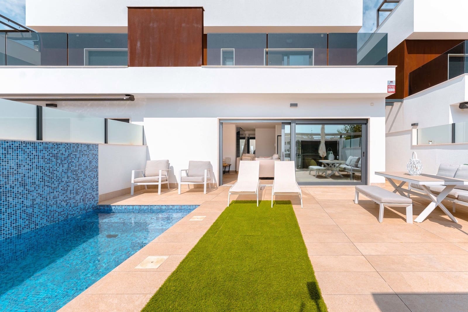 3 soveværelse Byhus til salg i Pilar de la Horadada med swimmingpool - € 379.000 (Ref: 9297108)