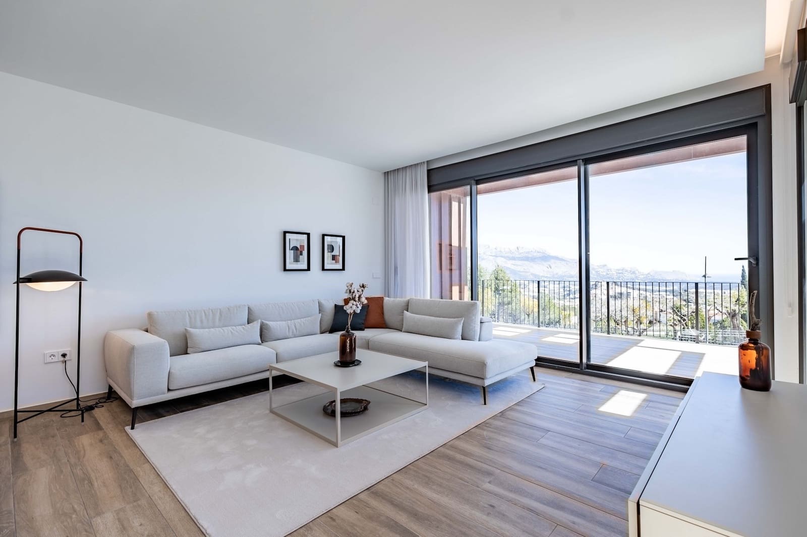 3 bedroom Villa for sale in Polop with pool - € 535,000 (Ref: 9300695)