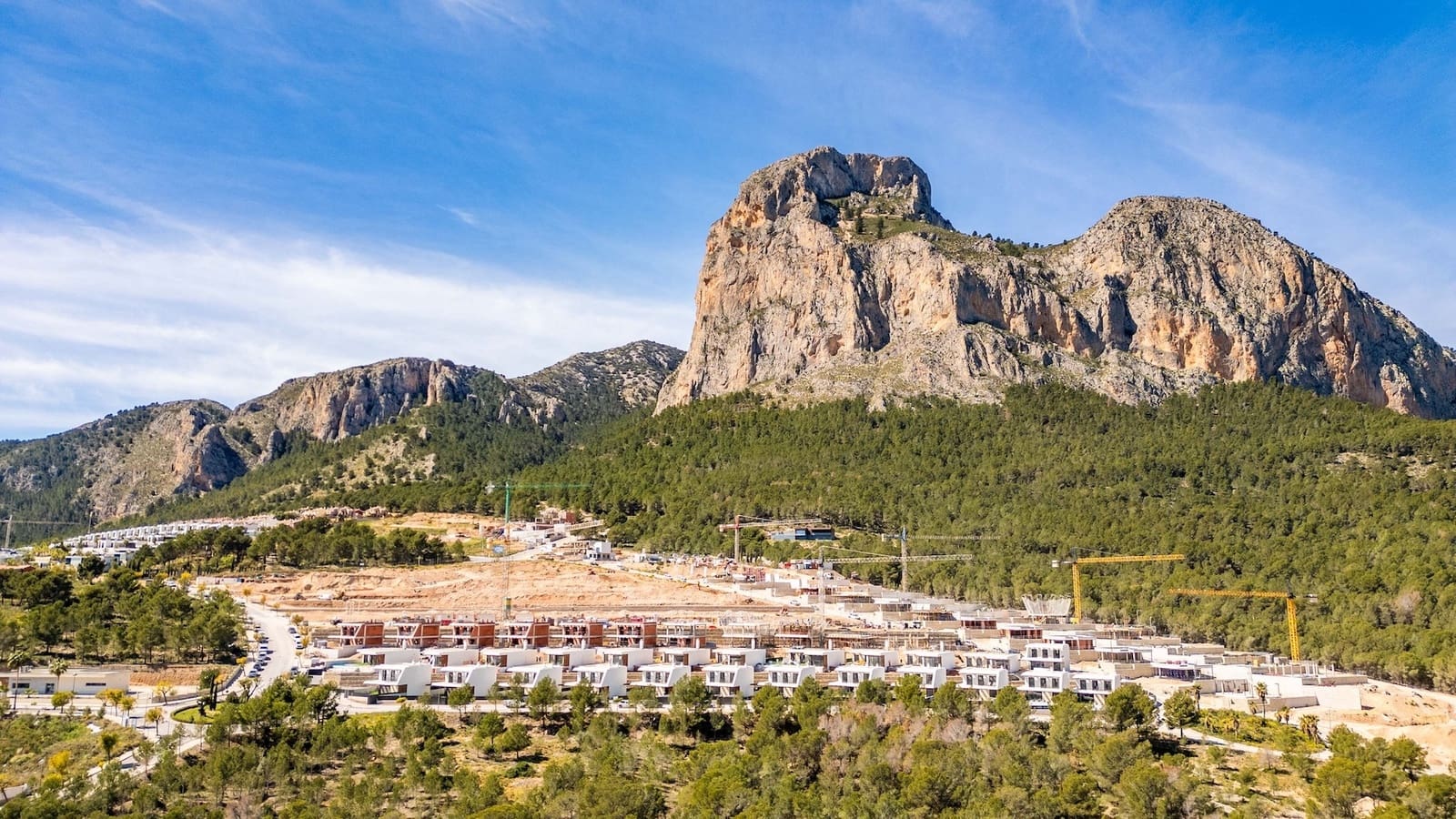 3 bedroom Villa for sale in Polop with pool - € 535,000 (Ref: 9300695)