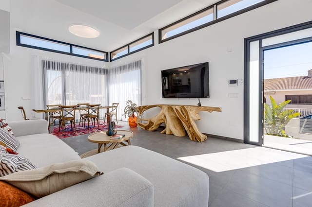Chalet de 4 habitaciones en Los Europeos, Torrevieja en venta con piscina - 940.000 € (Ref: 9304985)