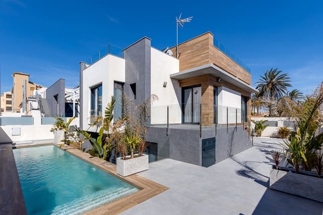 Chalet de 4 habitaciones en Los Europeos, Torrevieja en venta con piscina - 940.000 € (Ref: 9304985)