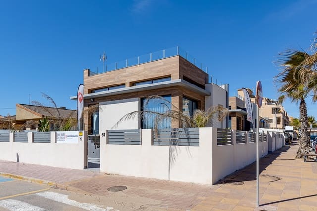 Chalet de 4 habitaciones en Los Europeos, Torrevieja en venta con piscina - 940.000 € (Ref: 9304985)