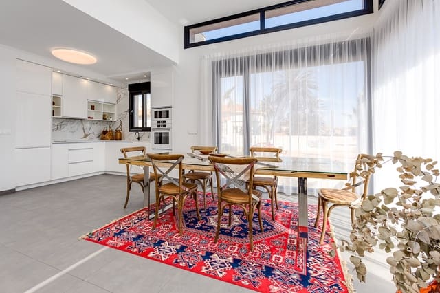 Chalet de 4 habitaciones en Los Europeos, Torrevieja en venta con piscina - 940.000 € (Ref: 9304985)