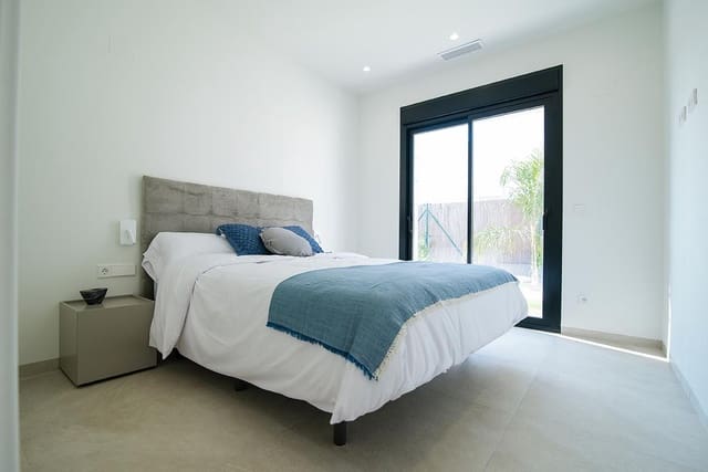 Chalet de 3 habitaciones en Los Montesinos en venta con piscina garaje - 439.000 € (Ref: 9341950)