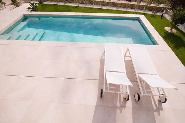 Chalet de 3 habitaciones en Los Montesinos en venta con piscina garaje - 439.000 € (Ref: 9341950)
