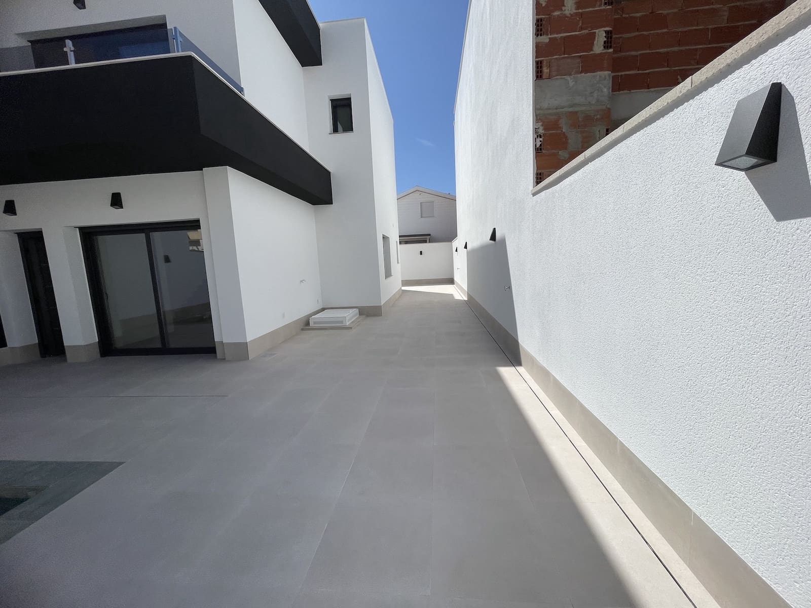 3 soveværelse Villa til salg i Almoradi med swimmingpool garage - € 359.000 (Ref: 9341955)