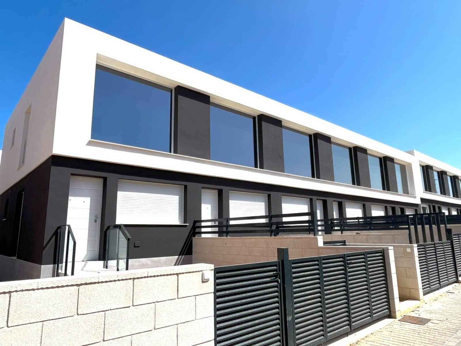 2 soveværelse Byhus til salg i Gran Alacant med swimmingpool garage - € 276.000 (Ref: 9342007)