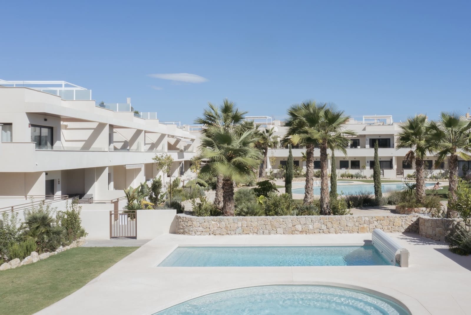 2 sypialnia Penthouse na sprzedaż w Torrevieja z basenem garażem - 380 000 € (Ref: 9371863)