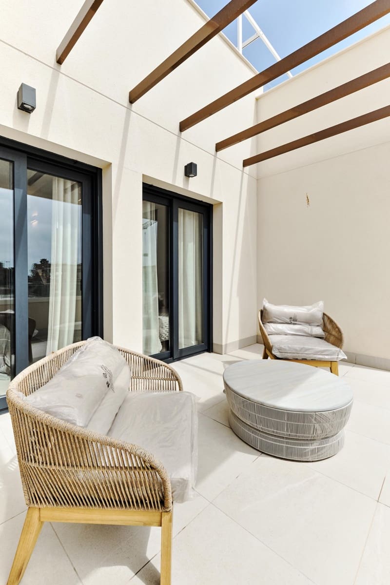 2 sypialnia Penthouse na sprzedaż w Torrevieja z basenem garażem - 380 000 € (Ref: 9371863)