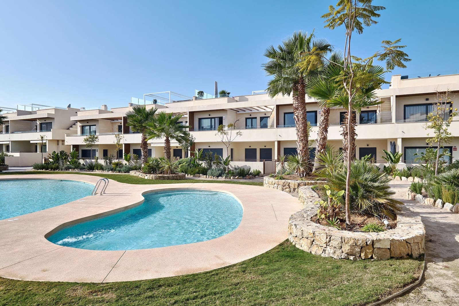 2 sypialnia Penthouse na sprzedaż w Torrevieja z basenem garażem - 380 000 € (Ref: 9371863)