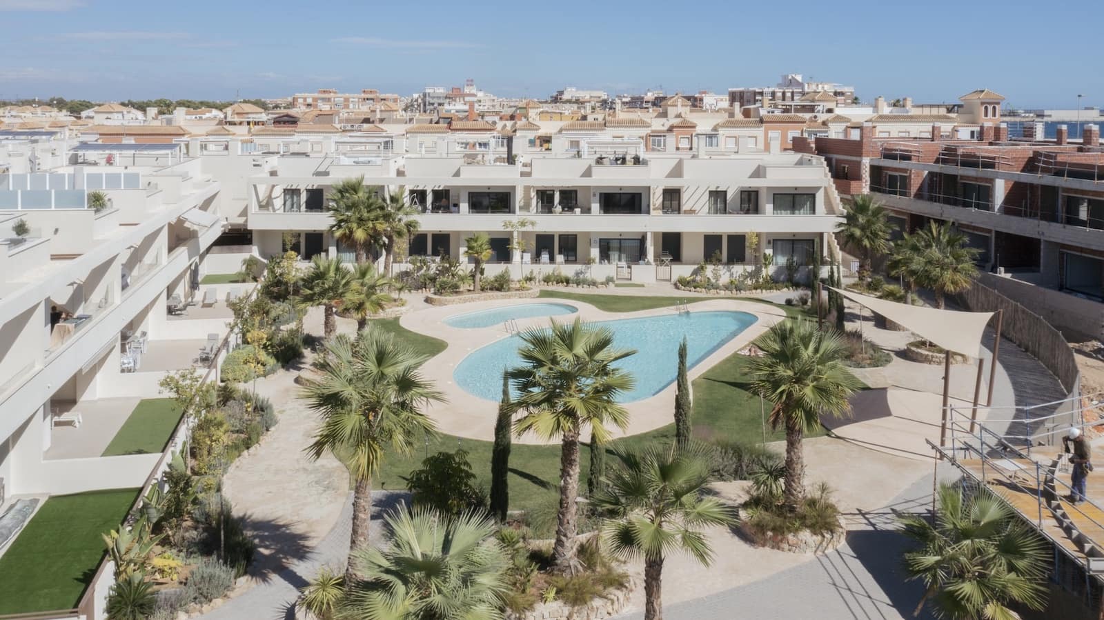 2 sypialnia Penthouse na sprzedaż w Torrevieja z basenem garażem - 380 000 € (Ref: 9371863)