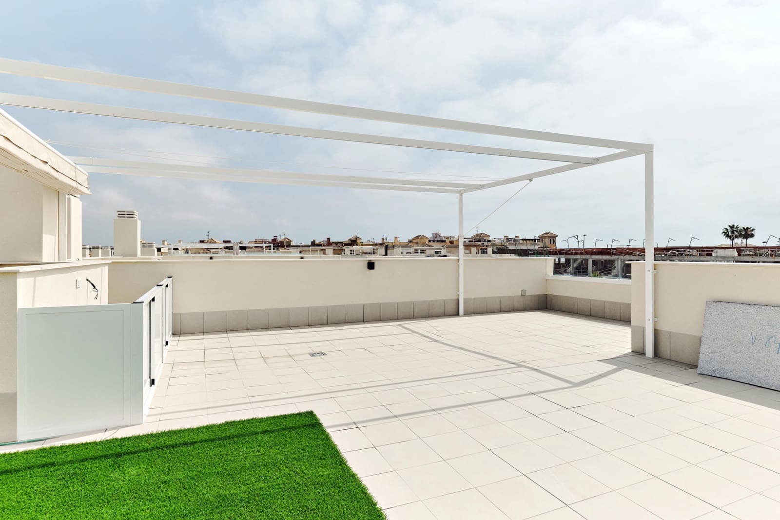 2 sypialnia Penthouse na sprzedaż w Torrevieja z basenem garażem - 380 000 € (Ref: 9371863)