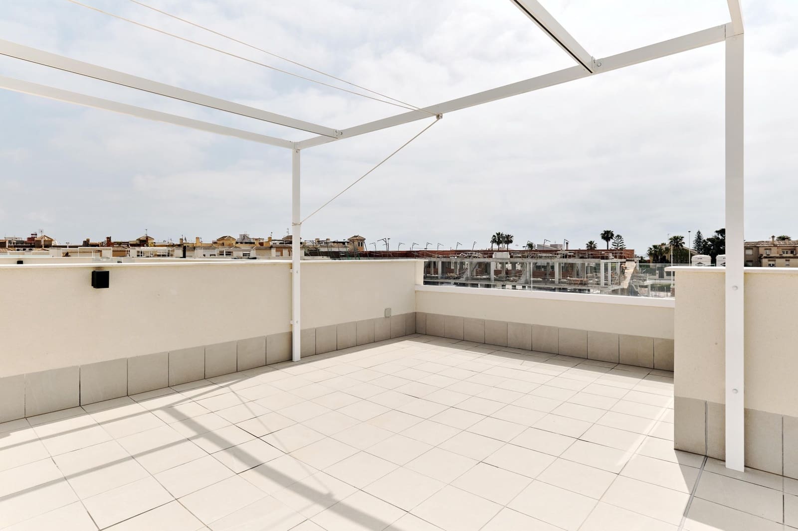 2 sypialnia Penthouse na sprzedaż w Torrevieja z basenem garażem - 380 000 € (Ref: 9371863)