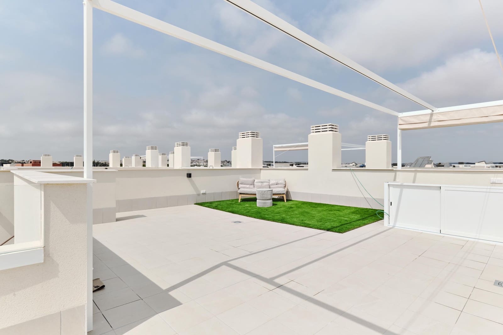2 sypialnia Penthouse na sprzedaż w Torrevieja z basenem garażem - 380 000 € (Ref: 9371863)