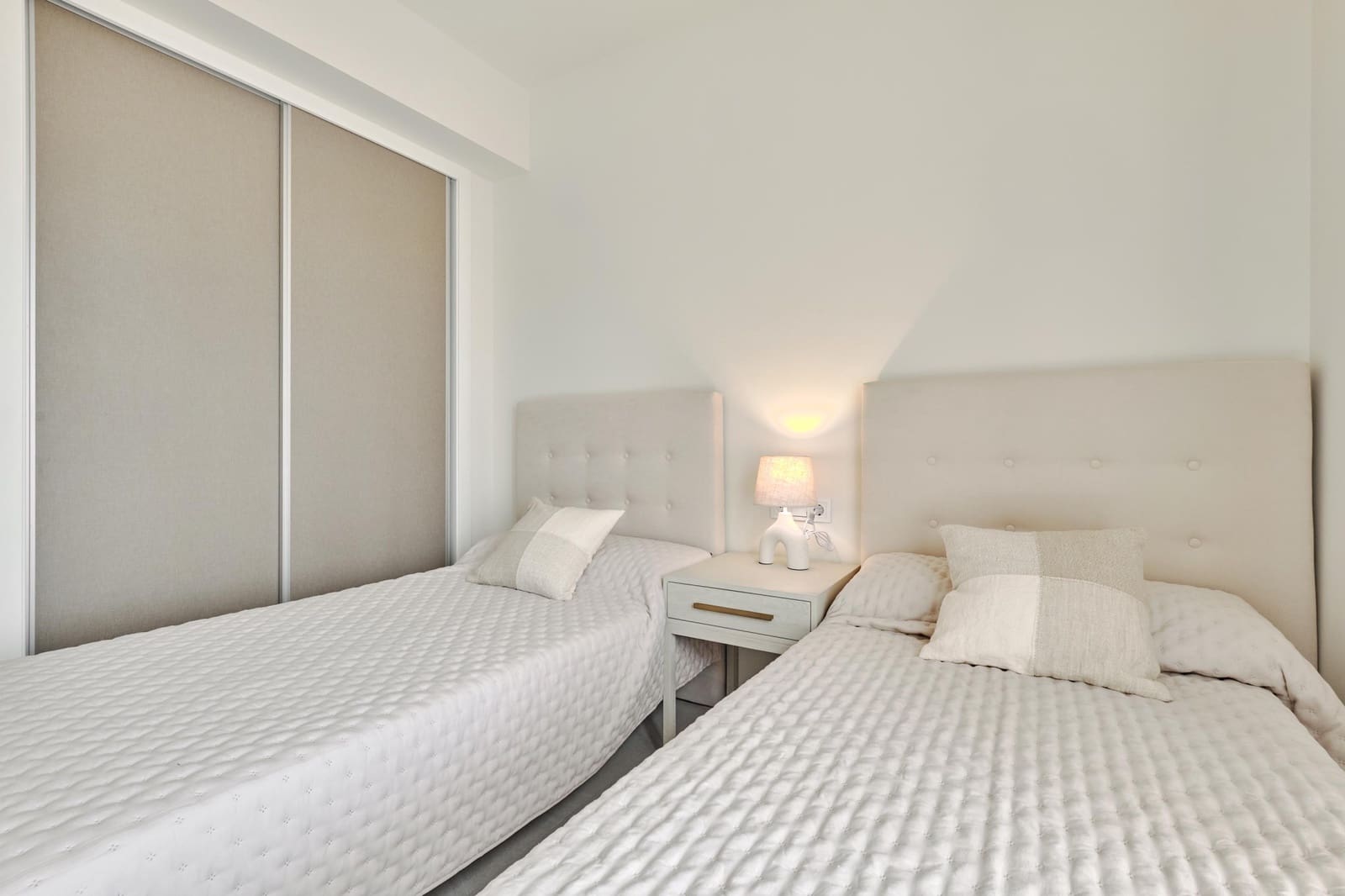 2 sypialnia Penthouse na sprzedaż w Torrevieja z basenem garażem - 380 000 € (Ref: 9371863)